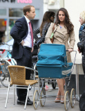 WILL AND KATE LOOKALIKES IN PRIMROSE HILL!
