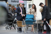 WILL AND KATE LOOKALIKES IN PRIMROSE HILL!