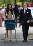 WILL AND KATE LOOKALIKES IN PRIMROSE HILL!