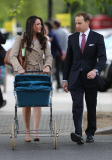 WILL AND KATE LOOKALIKES IN PRIMROSE HILL!