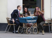 WILL AND KATE LOOKALIKES IN PRIMROSE HILL!