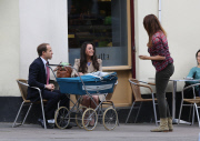 WILL AND KATE LOOKALIKES IN PRIMROSE HILL!