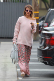 Jessica Alba is all shades of pink on a gloomy Friday morning