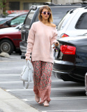 Jessica Alba Goes To A Meeting 