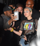 Miley Cyrus takes a quick fan selfie before jetting out of New York