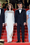 Rachel Weisz shines on the red carpet in Cannes