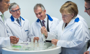 Merkel bei Sanofi