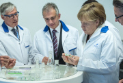 Merkel bei Sanofi