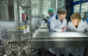 Merkel bei Sanofi