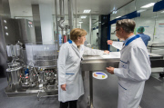 Merkel bei Sanofi