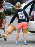 Britney Spears Shops for Garden Supplies with Sons