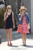 Reese Witherspoon and her lookalike daughter Ava enjoy a girl¿s day out
