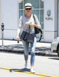 British beauty Naomi Watts is the picture of casual comfort