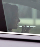 PREMIUM EXCLUSIVE Katie Holmes chatting on the phone while driving