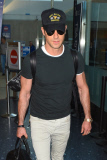 Justin Theroux shows off his chiseled guns at LAX **NO UK** 