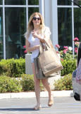 LeAnn Rimes leaving the farmers market