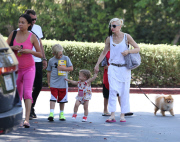 Gwen Stefani & Kids Take Gavin Out For Father's Day Lunch 