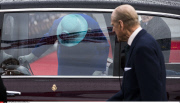 Queen Elisabeth II and prince Philip arrive in Berlin