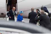 Queen Elisabeth II and prince Philip arrive in Berlin