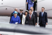 Queen Elisabeth II and prince Philip arrive in Berlin