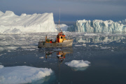 Groenland - Westkueste - Fischerboot im Eismeer