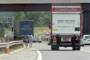 Two migrants from Kuwait arrested after being found wandering up the M1 