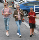 Reese Witherspoon & Takes Her Kids Out For Ice Cream 