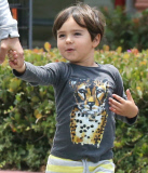 PREMIUM EXCLUSIVE Orlando Bloom hanging out with his father and son