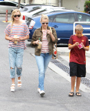 Reese Witherspoon and daughter Ava go for stripes