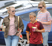 Reese Witherspoon and daughter Ava go for stripes