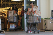 *EXCLUSIVE* Kylie Jenner and boyfriend Tyga load up on groceries before 4th of July