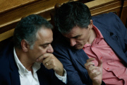 Euclid Tsakalotos and Panos Skourletis discussing