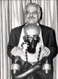 Egyptian Actor Omar Sharif Holding A 1460bc Jar Who Is To Host The Programme. A Model Of Tutankhamun Sets The Tone For Today's Announcment At London's Dorchester Hotel Of The First Ever Live Broadcast Direct From The Gloomy Tunnels Under Egypt's A