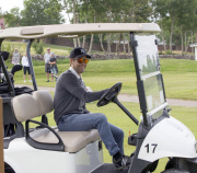Prinz Daniel beim Golfen auf Öland