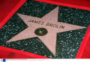 JAMES BROLIN  RECEIVES A STAR ON THE HOLLYWOOD WALK OF FAME, LOS ANGELES, AMERICA -  27 AUG 1998