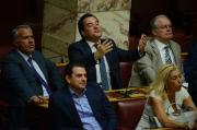 Greece: Greek lawmakers vote for the acceptance of new memorandum agreement