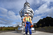 Reflective Lullaby - Riesenzwerg Skulptur in Melbourne enthüllt