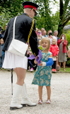 Royale Familie bei der Reiterparade auf Schloss Grasten