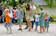 Royale Familie bei der Reiterparade auf Schloss Grasten