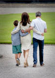 Royale Familie bei der Reiterparade auf Schloss Grasten