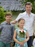 Royale Familie bei der Reiterparade auf Schloss Grasten