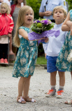 Royale Familie bei der Reiterparade auf Schloss Grasten