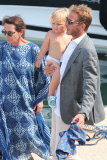 Caroline de Monaco, Andréa Casiraghi et leurs 2 enfants sur le "Pacha", au large de St Jean Cap Ferrat. Neko. NC/NW