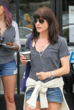 Selma Blair has lunch with a friend at Joan's on Third