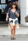 Selma Blair lunches with a male friend