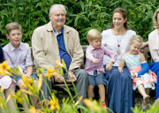 Die dänische Königsfamilie beim offiziellen Fototermin auf Schloss Grasten