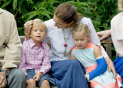 Die dänische Königsfamilie beim offiziellen Fototermin auf Schloss Grasten