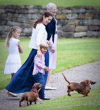 Die dänische Königsfamilie beim offiziellen Fototermin auf Schloss Grasten