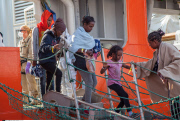 Italy 800 migrants rescued from Libyan sea