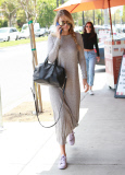 Semi-Exclusive... Joe Jonas & Gigi Hadid Lunch At Pizzeria Mozza 